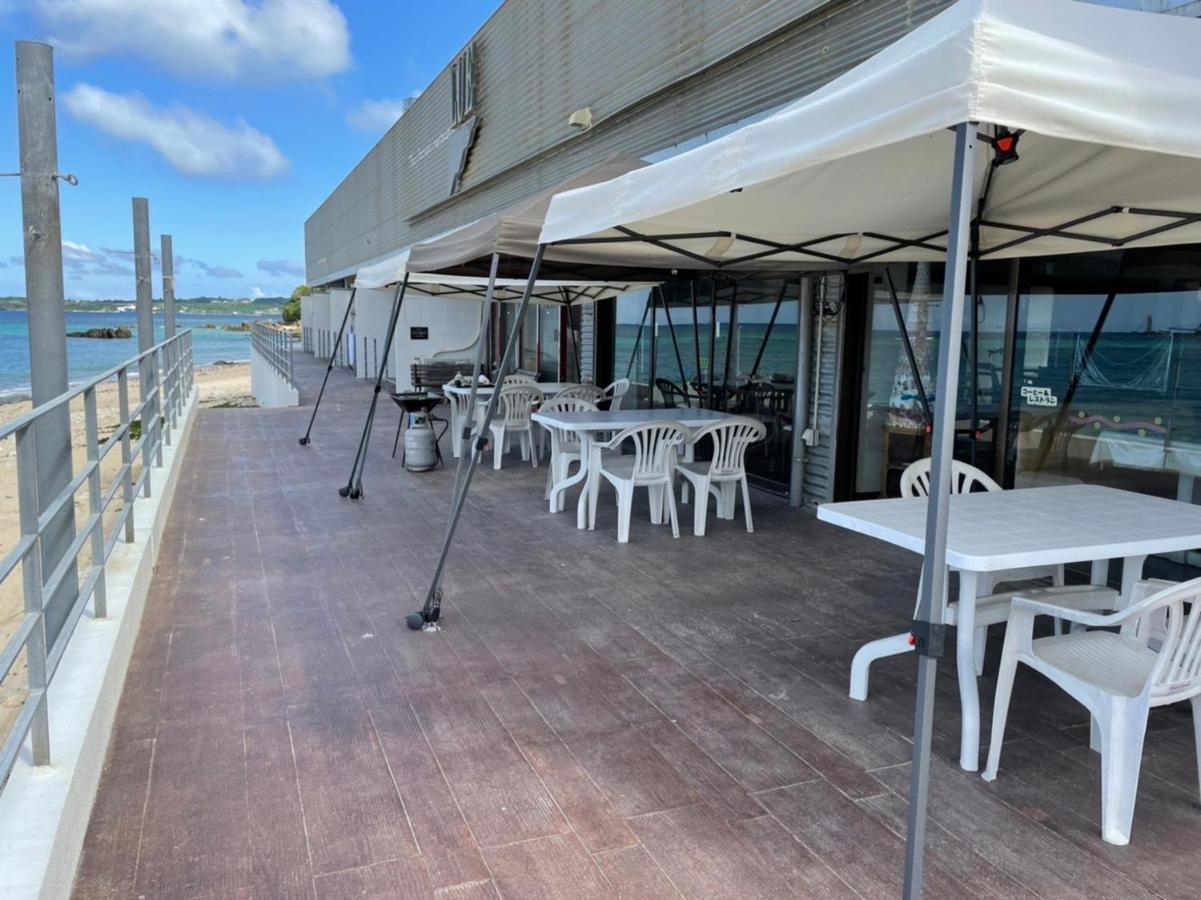 Hotel y Restaurante On The Beach Lue Motobu Exterior foto