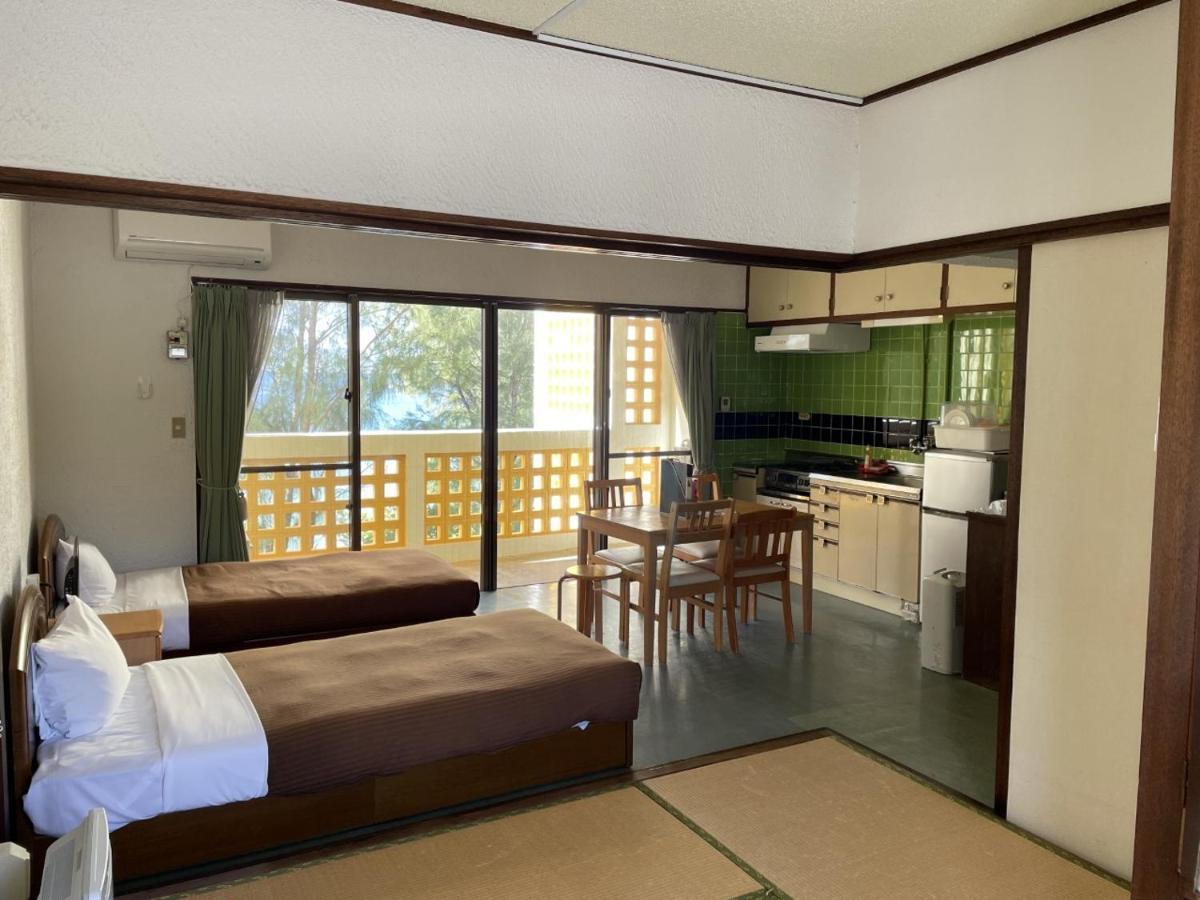 Hotel y Restaurante On The Beach Lue Motobu Exterior foto