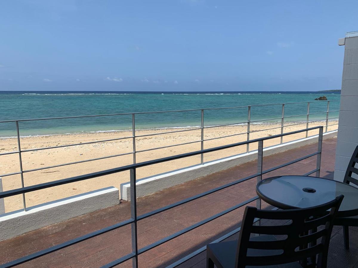 Hotel y Restaurante On The Beach Lue Motobu Exterior foto