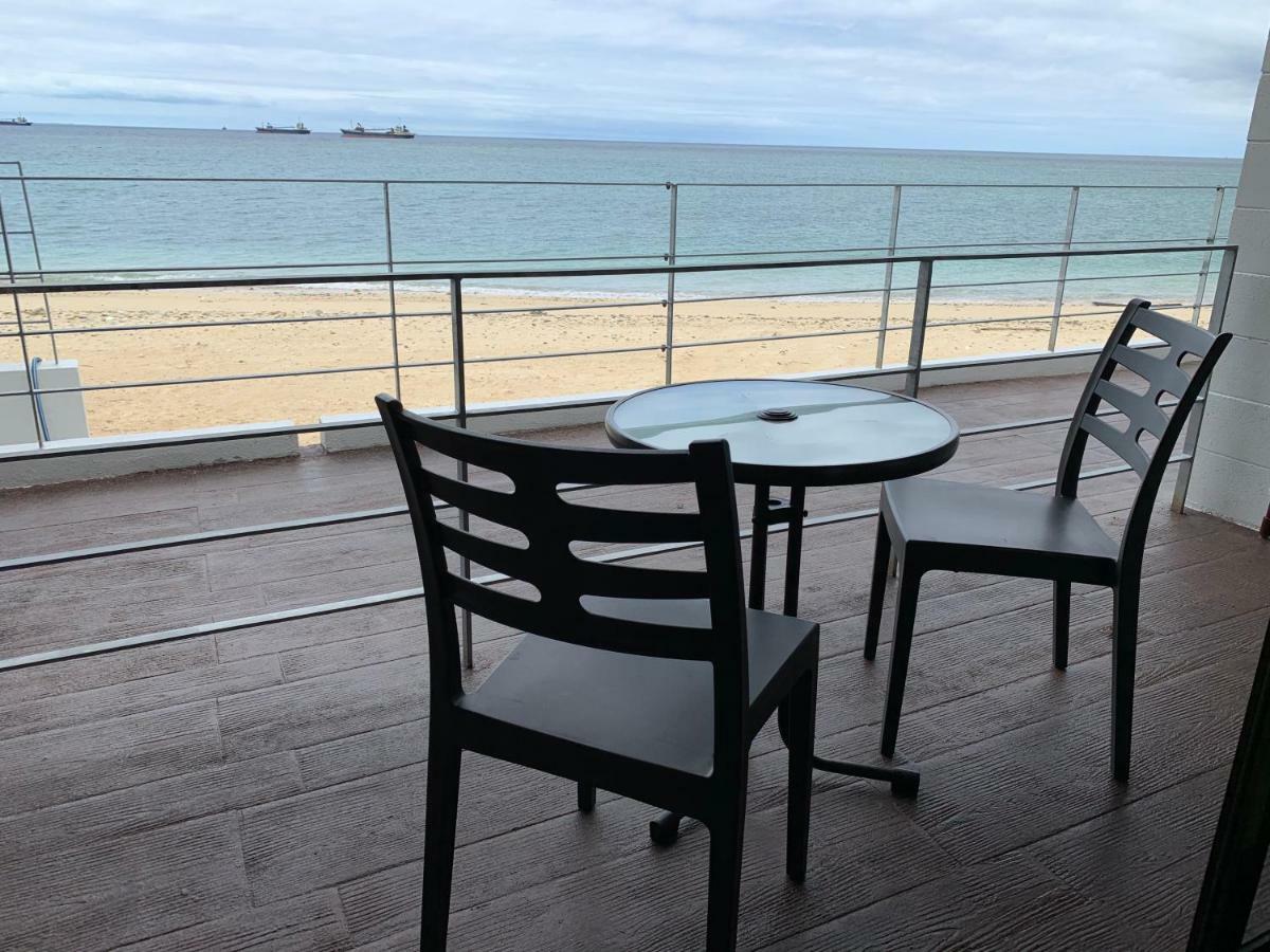 Hotel y Restaurante On The Beach Lue Motobu Exterior foto
