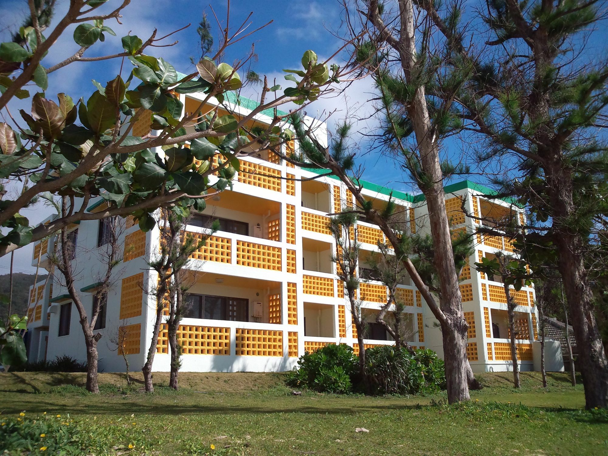 Hotel y Restaurante On The Beach Lue Motobu Exterior foto