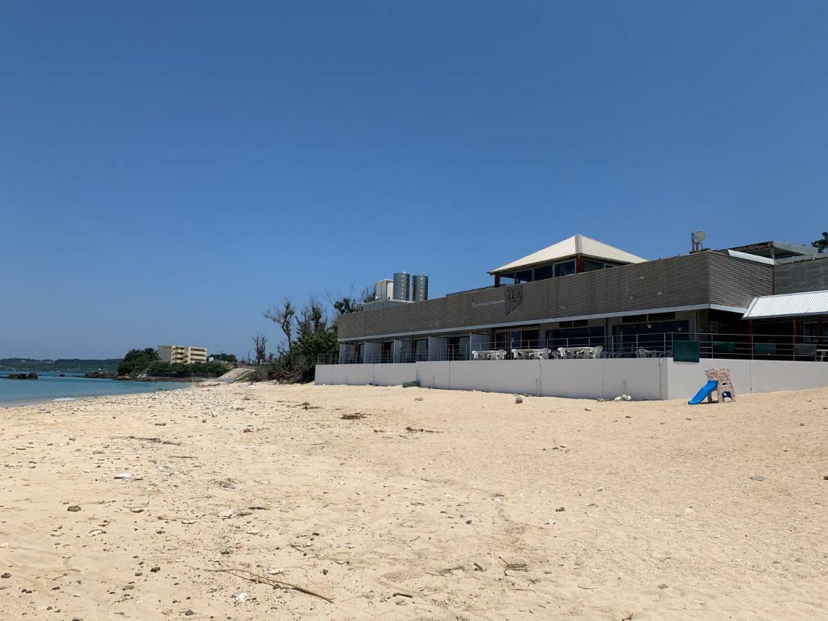 Hotel y Restaurante On The Beach Lue Motobu Exterior foto