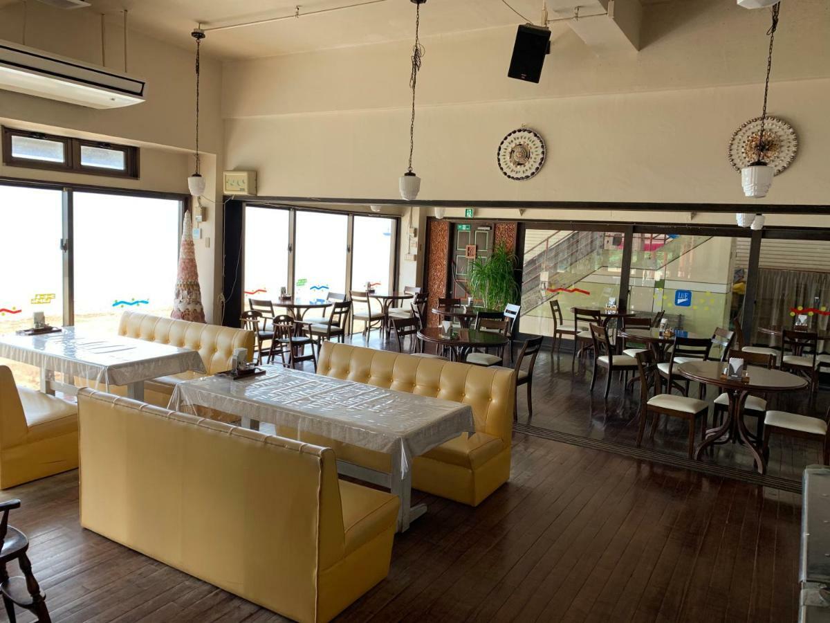 Hotel y Restaurante On The Beach Lue Motobu Exterior foto